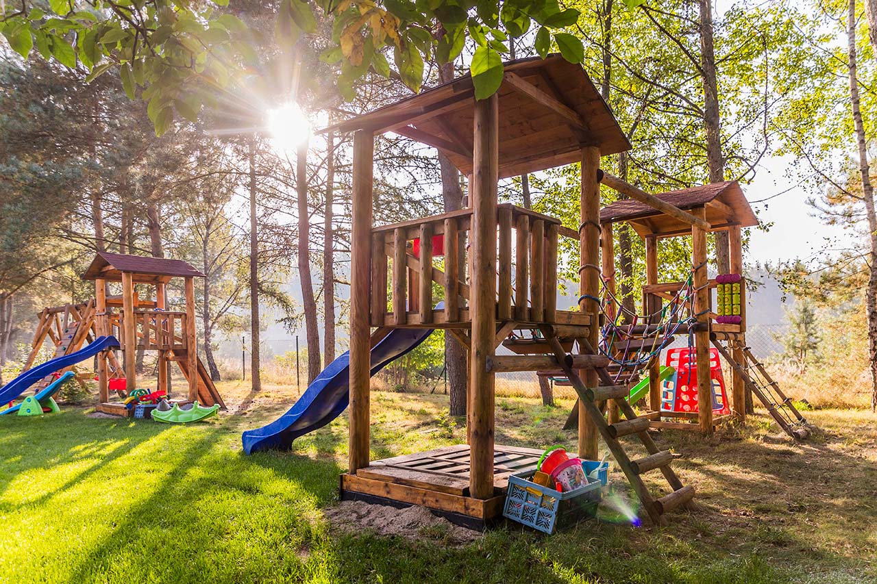 Plac zabaw na sielskiej osadzie